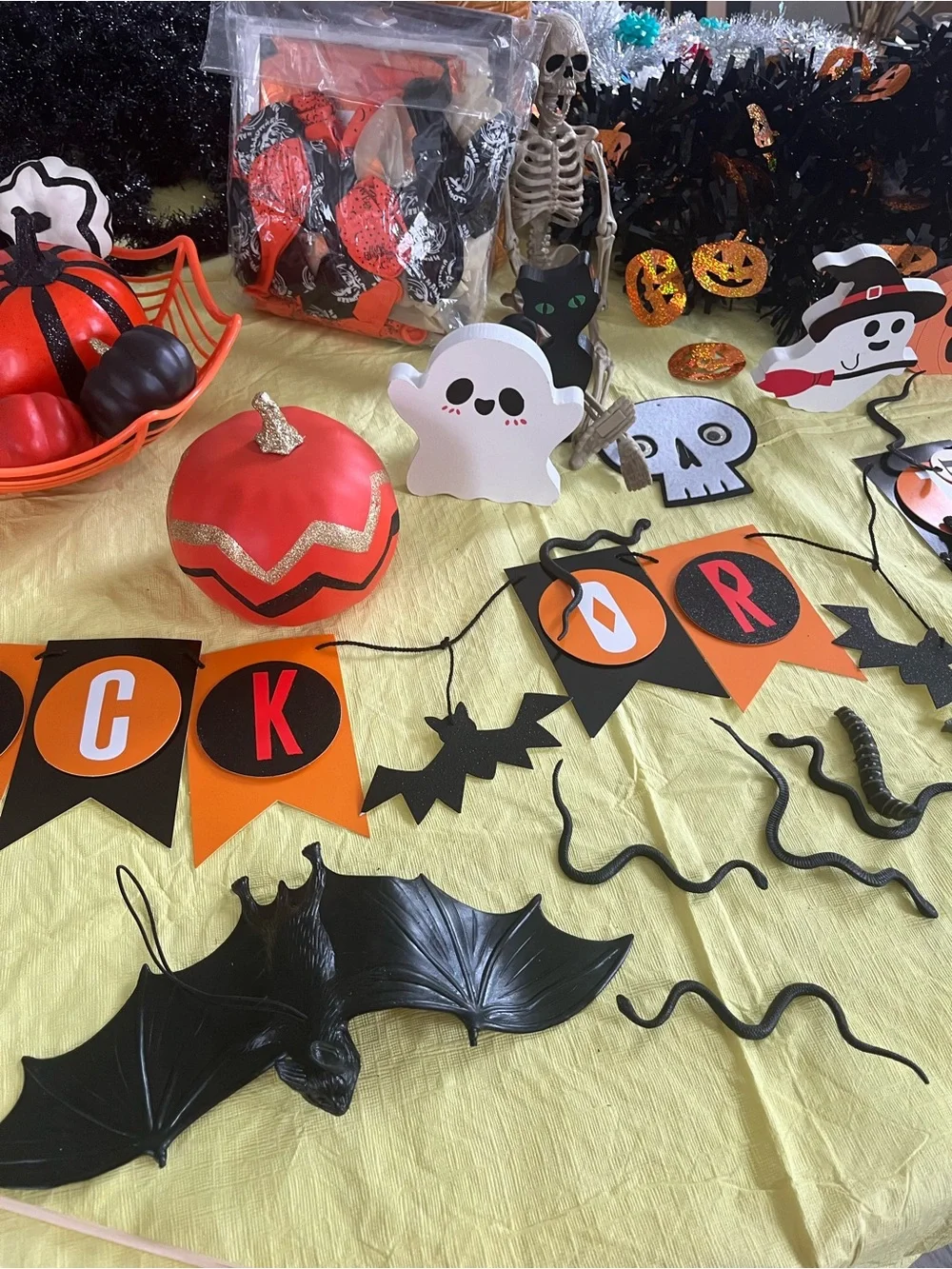 Halloween Party Table Decor Kit - Orange & Black